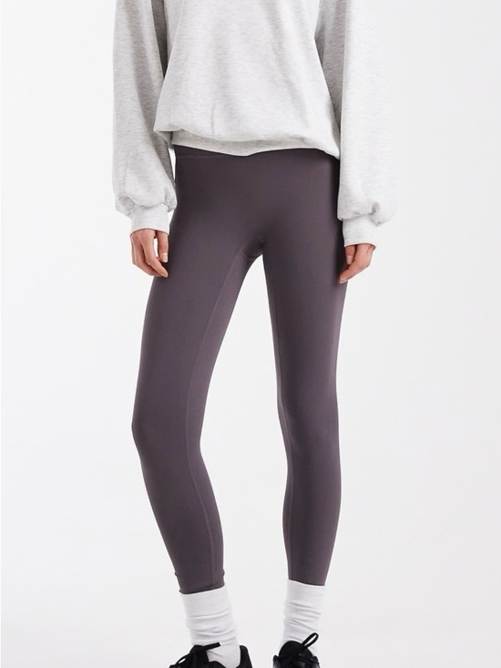 lululemon athletica Pants - Lululemon Wunder Under High Rise Leggings 28", Size 4- in solid charcoal gray
